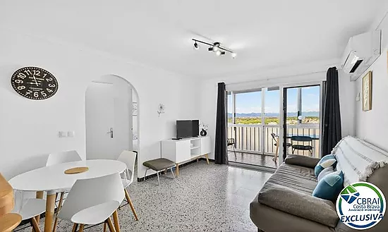 SÍLVIA Acogedor apartamento de 2 dormitorios y a 50m de la playa con licencia turística