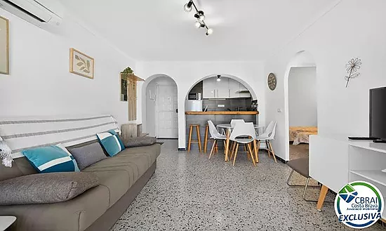 SÍLVIA Acogedor apartamento de 2 dormitorios y a 50m de la playa con licencia turística