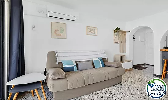 SÍLVIA Acogedor apartamento de 2 dormitorios y a 50m de la playa con licencia turística