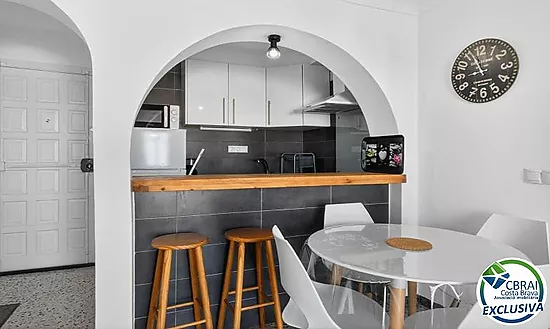 SÍLVIA Acogedor apartamento de 2 dormitorios y a 50m de la playa con licencia turística