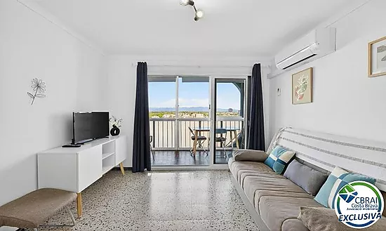 SÍLVIA Acogedor apartamento de 2 dormitorios y a 50m de la playa con licencia turística