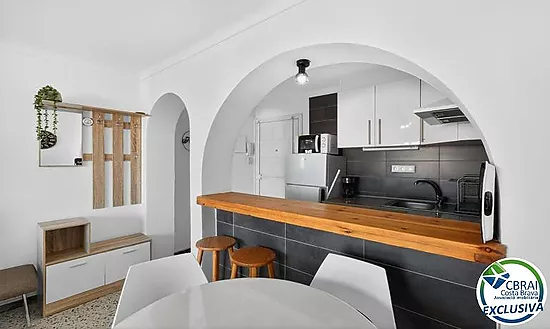 SÍLVIA Acogedor apartamento de 2 dormitorios y a 50m de la playa con licencia turística