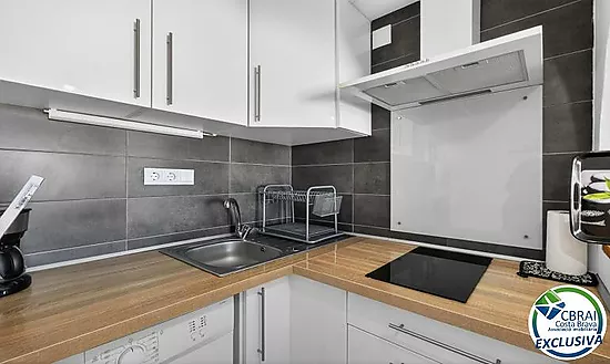 SÍLVIA Acogedor apartamento de 2 dormitorios y a 50m de la playa con licencia turística