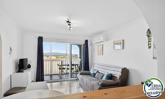 SÍLVIA Acogedor apartamento de 2 dormitorios y a 50m de la playa con licencia turística