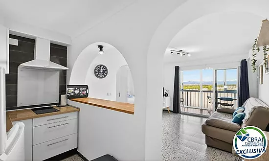 SÍLVIA Acogedor apartamento de 2 dormitorios y a 50m de la playa con licencia turística