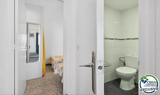 SÍLVIA Acogedor apartamento de 2 dormitorios y a 50m de la playa con licencia turística