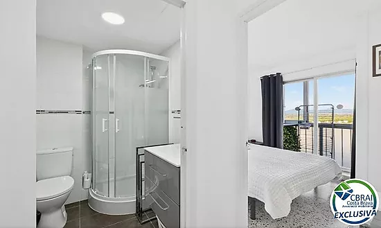 SÍLVIA Acogedor apartamento de 2 dormitorios y a 50m de la playa con licencia turística