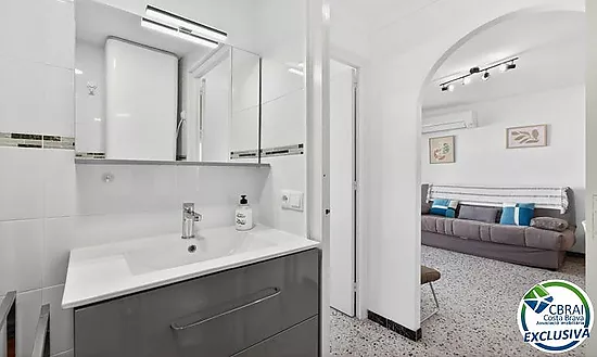 SÍLVIA Acogedor apartamento de 2 dormitorios y a 50m de la playa con licencia turística