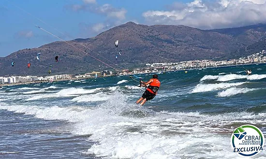 SÍLVIA Acogedor apartamento de 2 dormitorios y a 50m de la playa con licencia turística