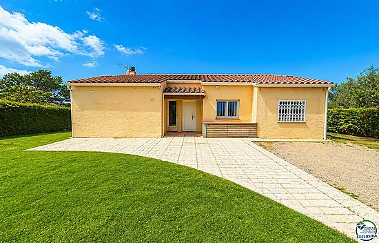 Charmante maison avec 4 vents, un grand terrain et une vue sur le Montgrí à Torre Gran (L’Estartit)