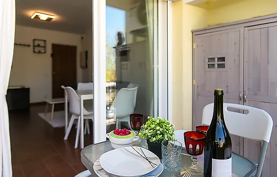 Piso renovado con 2 dormitorios en el centro de Empuriabrava