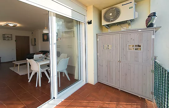 Piso renovado con 2 dormitorios en el centro de Empuriabrava