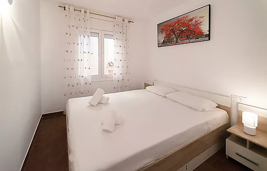 Piso renovado con 2 dormitorios en el centro de Empuriabrava