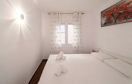 Piso renovado con 2 dormitorios en el centro de Empuriabrava