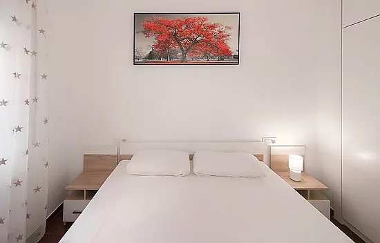 Piso renovado con 2 dormitorios en el centro de Empuriabrava