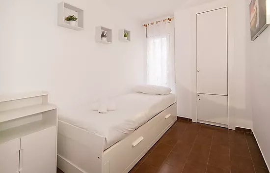 Piso renovado con 2 dormitorios en el centro de Empuriabrava