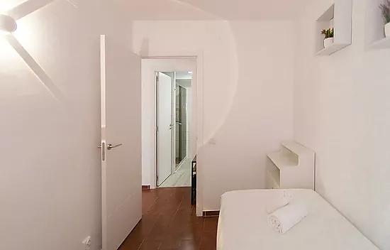 Piso renovado con 2 dormitorios en el centro de Empuriabrava