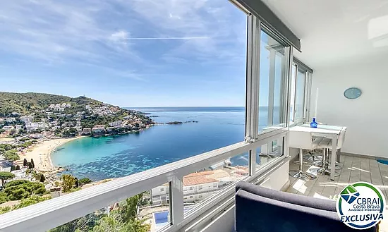 Renovated apartment with stunning sea views, sunny terrace, parking, garage and storage room in Cany