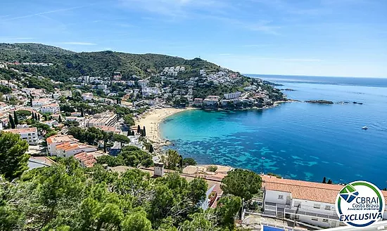 Renovated apartment with stunning sea views, sunny terrace, parking, garage and storage room in Cany