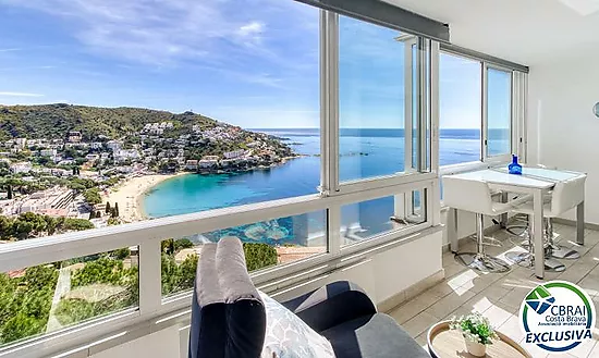 Renovated apartment with stunning sea views, sunny terrace, parking, garage and storage room in Cany