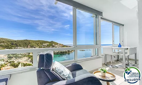 Renovated apartment with stunning sea views, sunny terrace, parking, garage and storage room in Cany