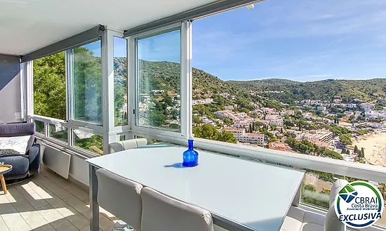 Renovated apartment with stunning sea views, sunny terrace, parking, garage and storage room in Cany