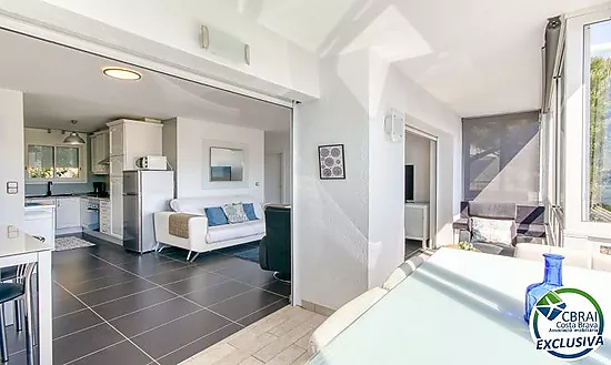 Renovated apartment with stunning sea views, sunny terrace, parking, garage and storage room in Cany