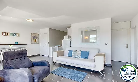 Renovated apartment with stunning sea views, sunny terrace, parking, garage and storage room in Cany