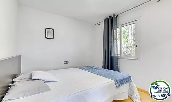 Renovated apartment with stunning sea views, sunny terrace, parking, garage and storage room in Cany