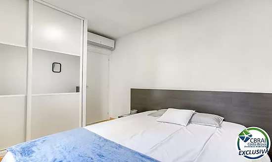 Renovated apartment with stunning sea views, sunny terrace, parking, garage and storage room in Cany