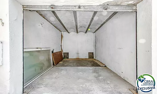 Renovated apartment with stunning sea views, sunny terrace, parking, garage and storage room in Cany