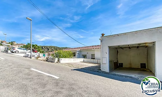 Renovated apartment with stunning sea views, sunny terrace, parking, garage and storage room in Cany