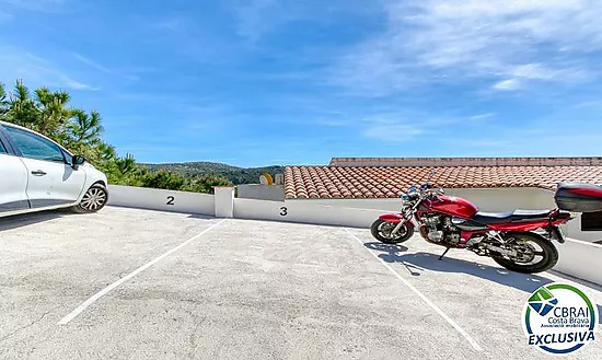 Renovated apartment with stunning sea views, sunny terrace, parking, garage and storage room in Cany