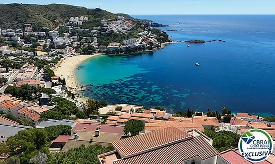 Renovated apartment with stunning sea views, sunny terrace, parking, garage and storage room in Cany