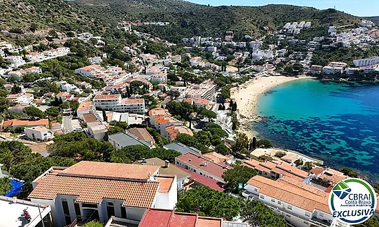 Renovated apartment with stunning sea views, sunny terrace, parking, garage and storage room in Cany