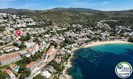 Renovated apartment with stunning sea views, sunny terrace, parking, garage and storage room in Cany