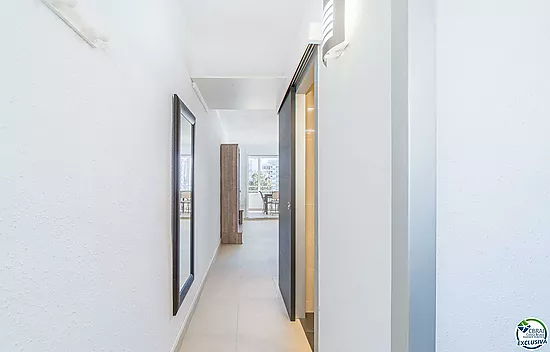 Apartamento en perfecto estado con un dormitorio y vistas al mar.