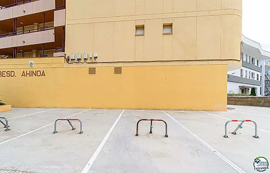 Apartamento en perfecto estado con un dormitorio y vistas al mar.