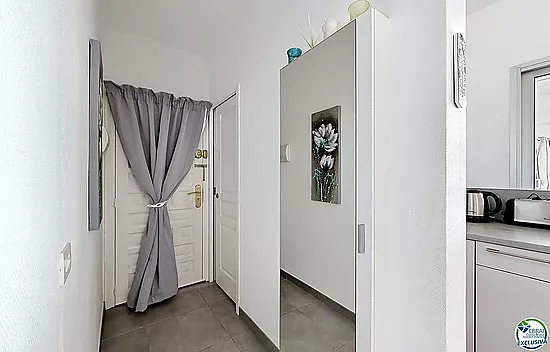 Grand studio rénové avec terrasse de 72 m², véranda récente et vue panoramique sur la baie de Roses 