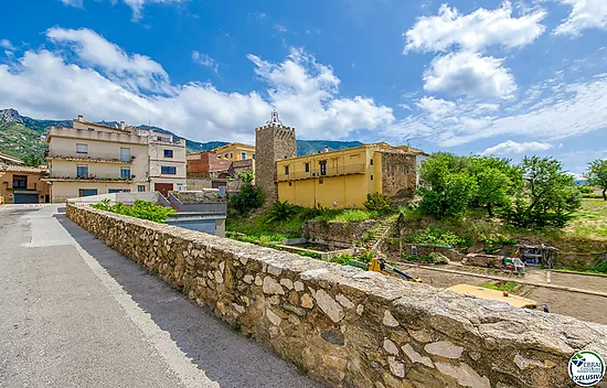 Authenticité et potentiel : Maison de village avec "voltes catalanes" au cœur de Palau-saverdera