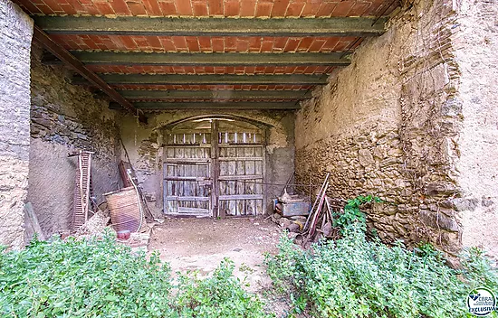 Authenticité et potentiel : Maison de village avec "voltes catalanes" au cœur de Palau-saverdera