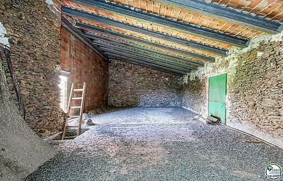 Authenticité et potentiel : Maison de village avec "voltes catalanes" au cœur de Palau-saverdera