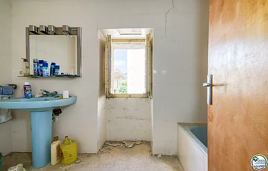 Authenticité et potentiel : Maison de village avec "voltes catalanes" au cœur de Palau-saverdera