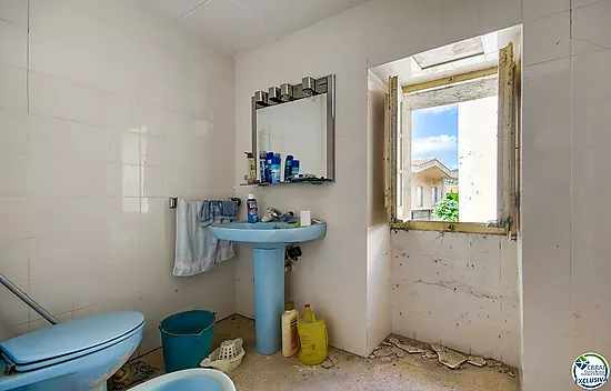 Authenticité et potentiel : Maison de village avec "voltes catalanes" au cœur de Palau-saverdera