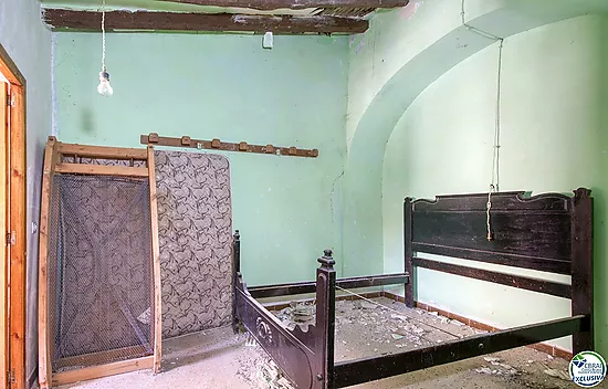 Authenticité et potentiel : Maison de village avec "voltes catalanes" au cœur de Palau-saverdera