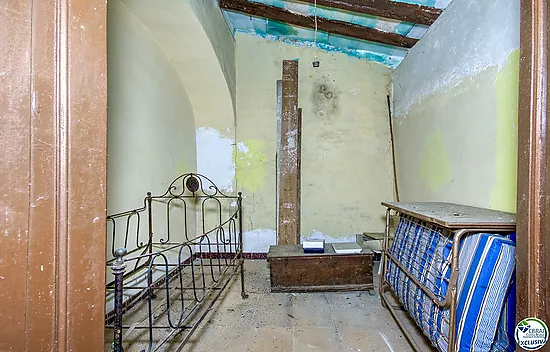 Authenticité et potentiel : Maison de village avec "voltes catalanes" au cœur de Palau-saverdera