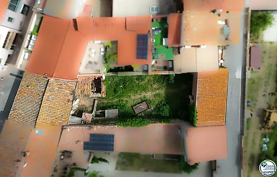Authenticité et potentiel : Maison de village avec "voltes catalanes" au cœur de Palau-saverdera
