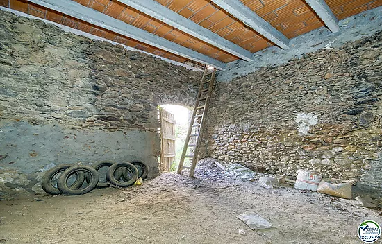 Authenticité et potentiel : Maison de village avec "voltes catalanes" au cœur de Palau-saverdera