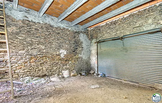 Authenticité et potentiel : Maison de village avec "voltes catalanes" au cœur de Palau-saverdera