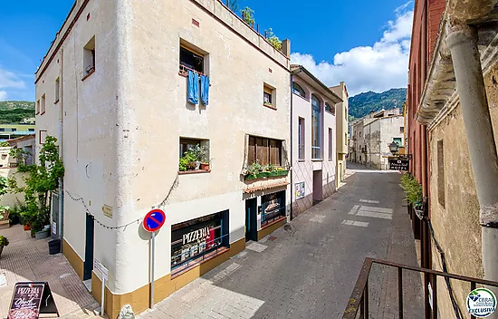 Authenticité et potentiel : Maison de village avec "voltes catalanes" au cœur de Palau-saverdera